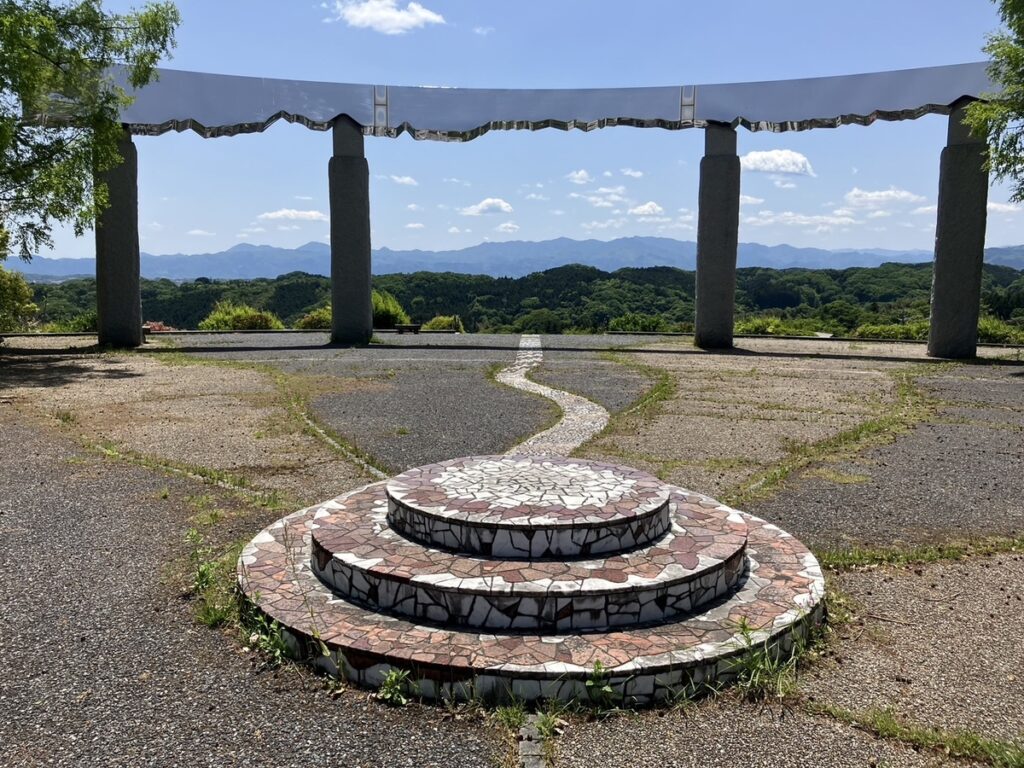 天空の丘(正面)