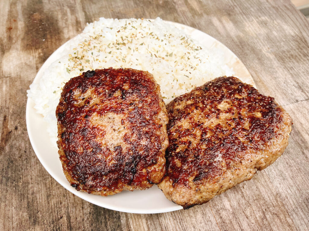 炭火焼ハンバーグ：炭火焼きハンバーグ完成