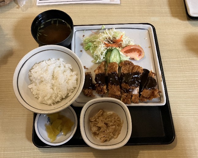 味噌カツ定食１２００円