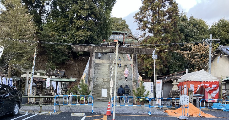 針綱神社の階段