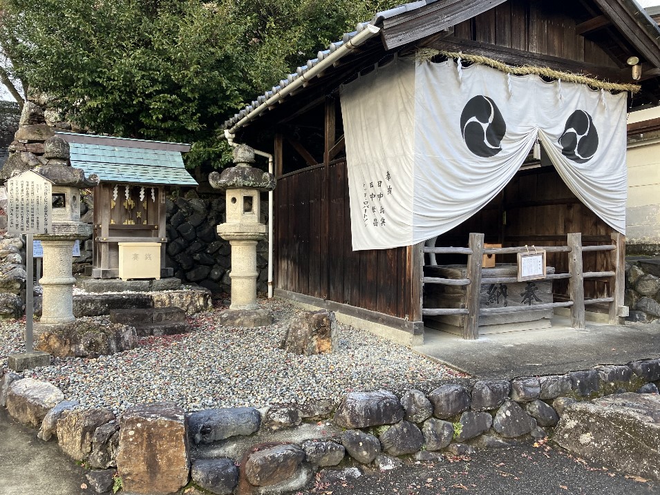 針綱神社付近の奉納箱