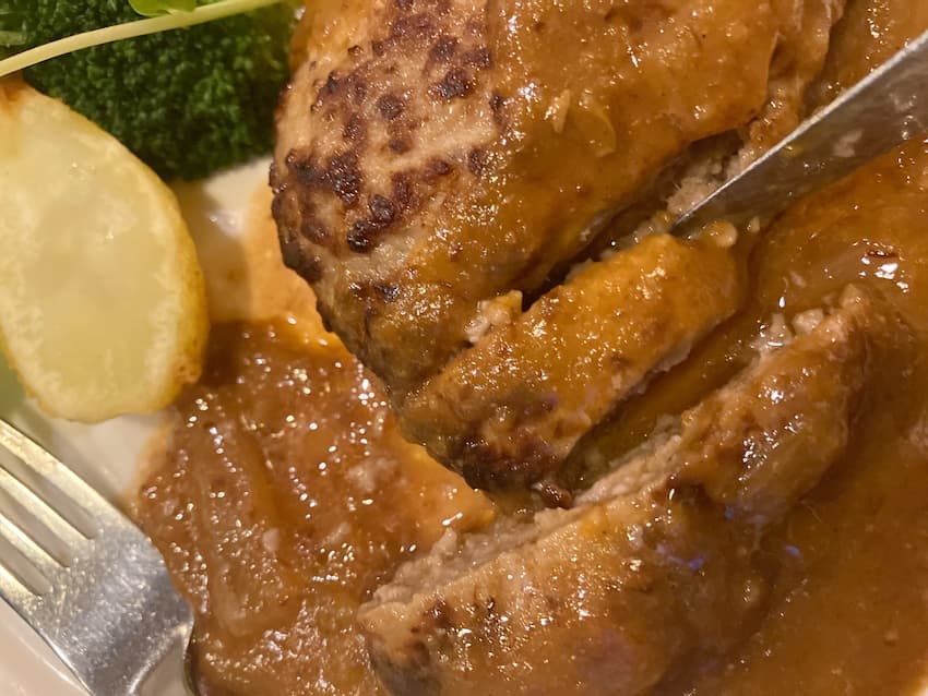 BENGAL:カレーハンバーグの肉汁