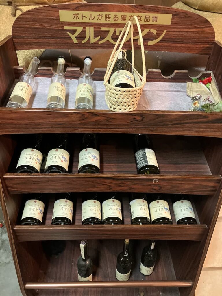 マルス山梨ワイナリー本坊酒造工場歴代ワイン瓶