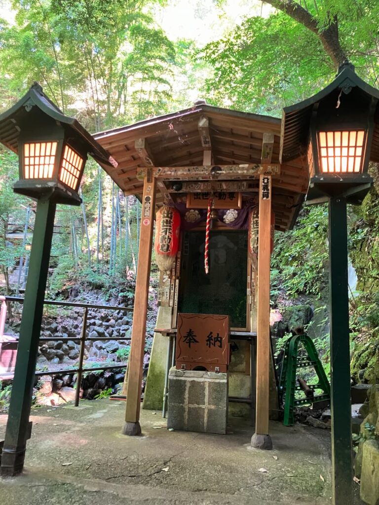 不動滝の神社