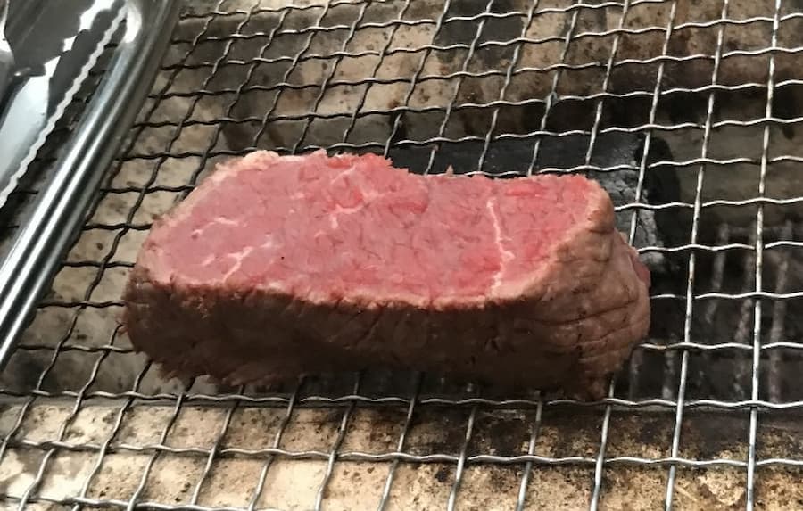 自家製！ 炭火焼き牛ロースステーキ(レア)
