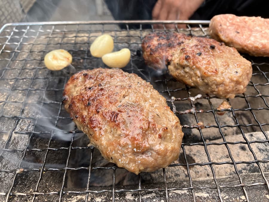 肉の石川：炭火焼ハンバーグ１