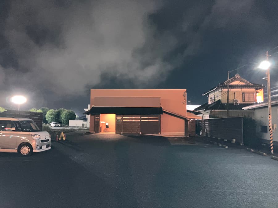 ステーキ&ハンバーグかな井：建物