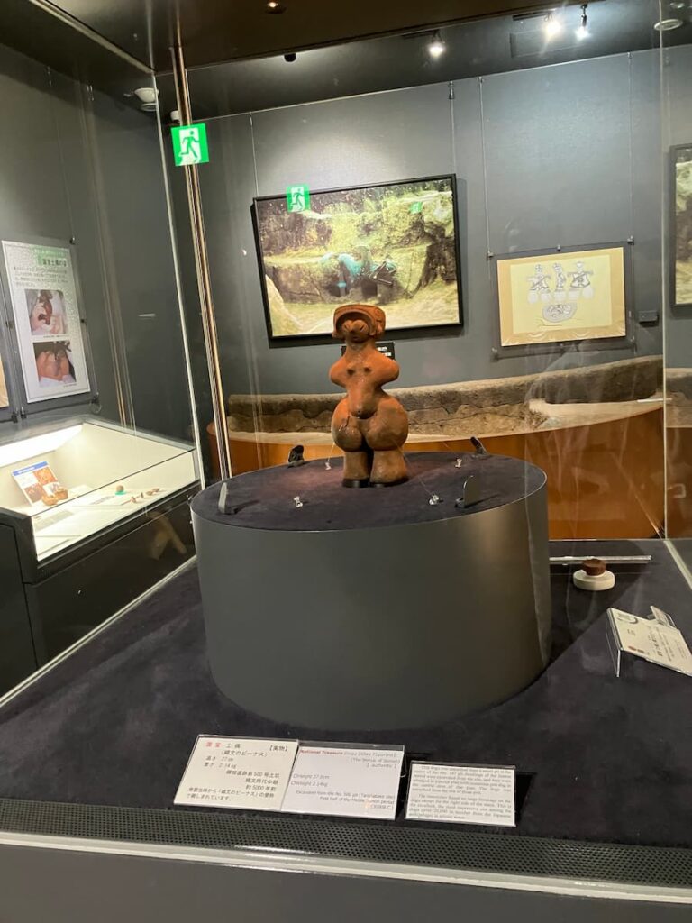 茅野市尖石縄文考古館：国宝土偶1