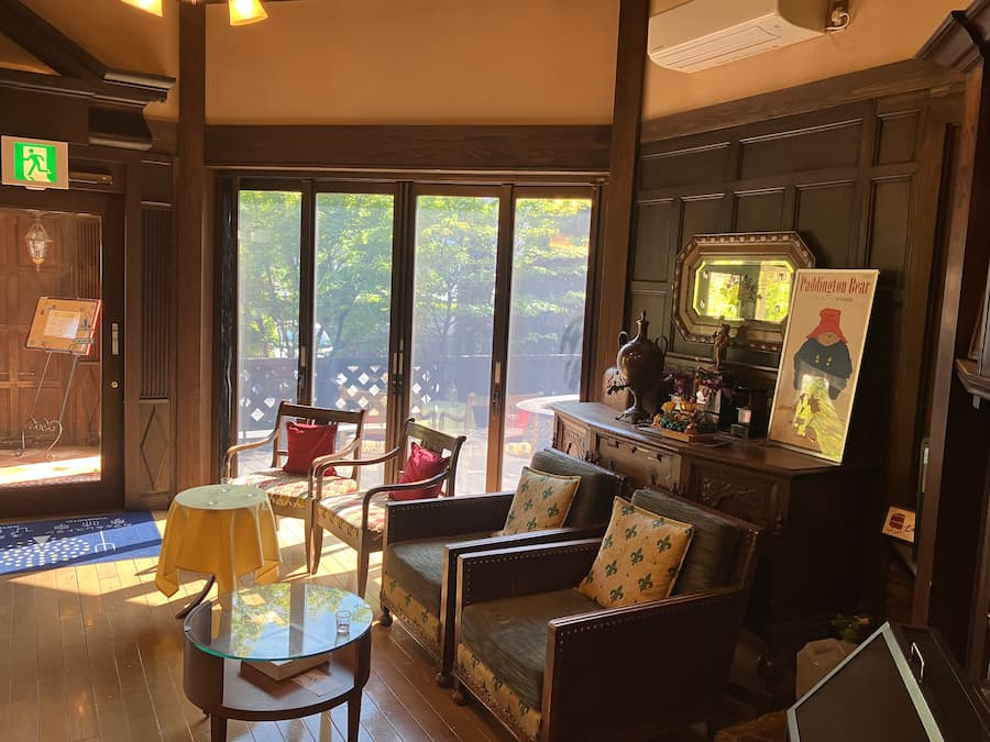 松本楼洋風旅館 ぴのん：エントランス