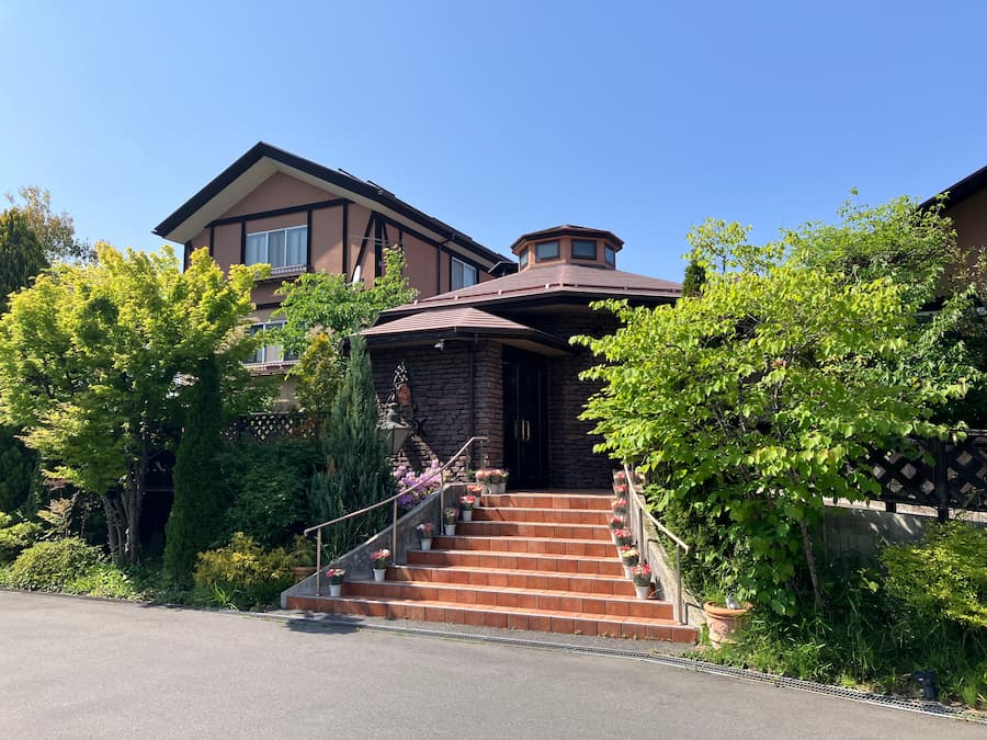 松本楼洋風旅館 ぴのん：外観(昼)