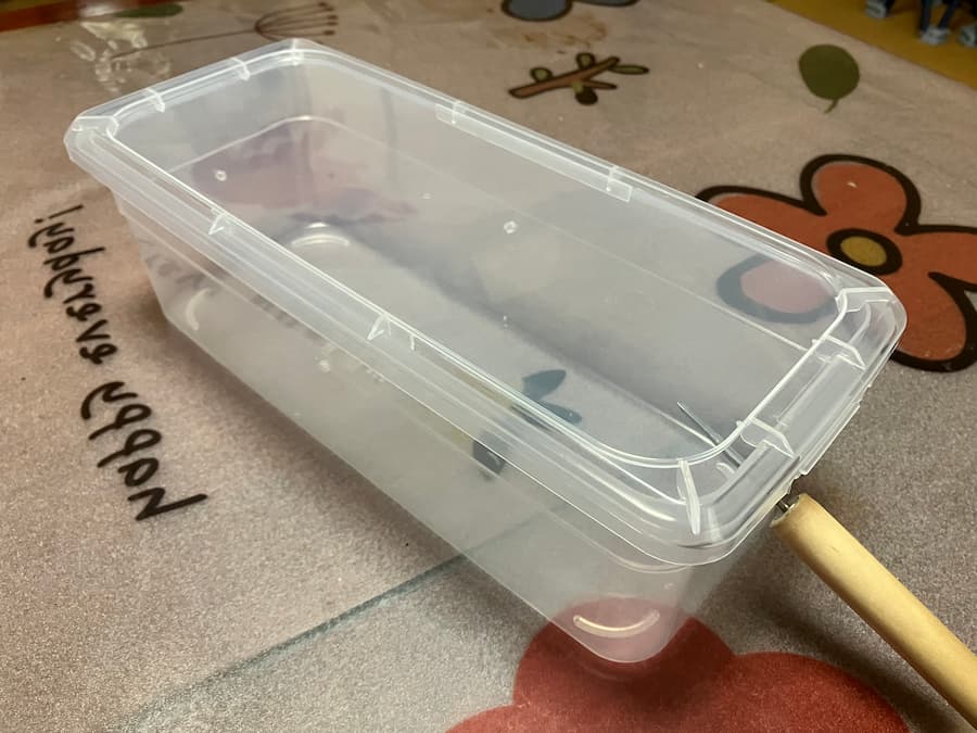 ケースに穴あけ